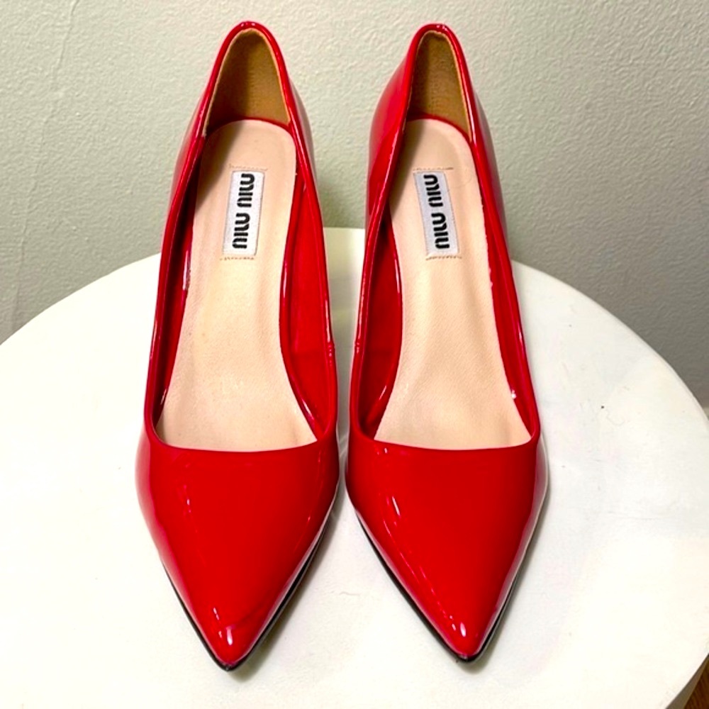 MIU MIU Patent Leather Pointed Toe Pumps Block Heel in Cherry Red IT 38